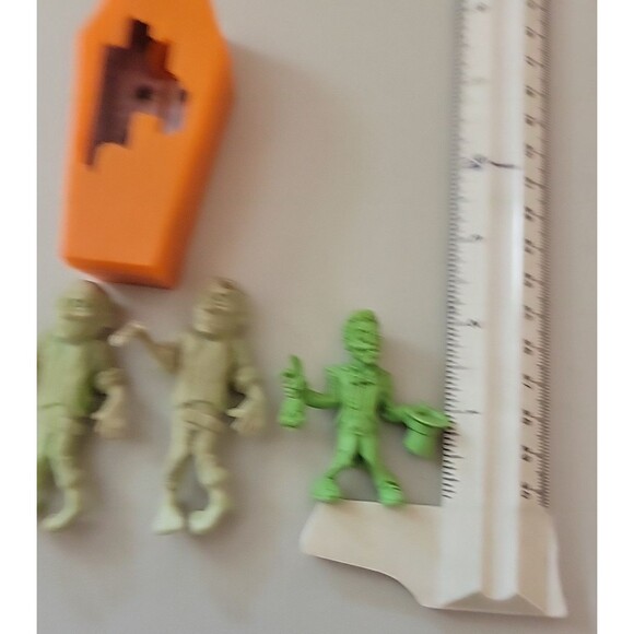 Jakks Pacific S.L.U.G. SLUG ZOMBIES Lot Green & Flesh Mini Figures Lot - Picture 5 of 9